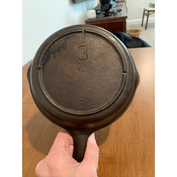 Vintage Cast Iron Skillet SK 3 Notch Dual Spout - Picture 6 of 12